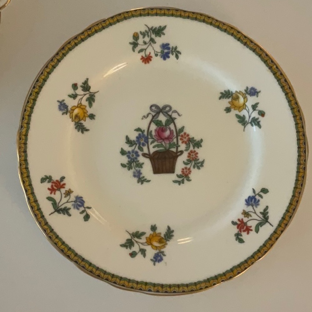 Aynsley China Flower Basket pattern, bread/butter plate, teacup/saucer - Picture 7 of 10
